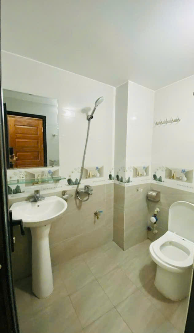 BÁN NHÀ PHỐ HOÀNG HOA THÁM - 45M * 4 TẦNG - NGÕ RỘNG - NHÀ ĐẸP - Ở NGAY.